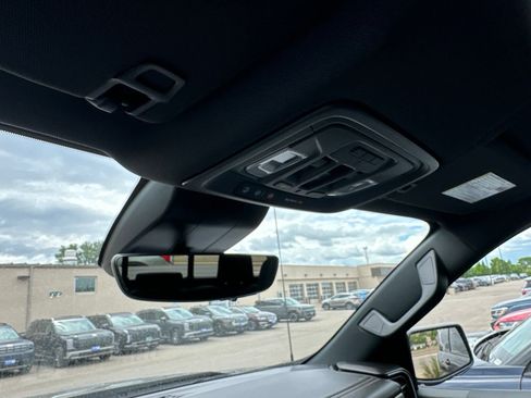 Used 2024 Chevrolet Silverado 1500 High Country w/ High Country Premium Package AWD/4WD image 88