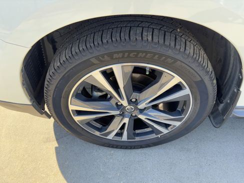 Used 2019 Nissan Pathfinder Platinum image 13