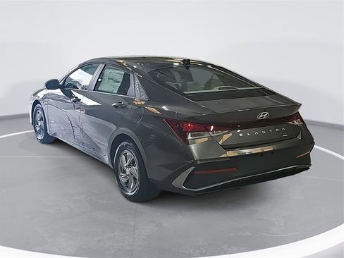 New 2026 Hyundai Elantra SE w/ Cargo Package image 7