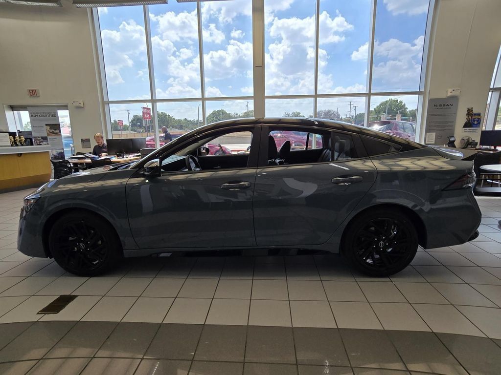 New 2027 Nissan Sentra SR w/ SR Premium Package FWD image 4