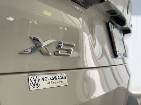 Used 2025 BMW X5 xDrive50e image 37