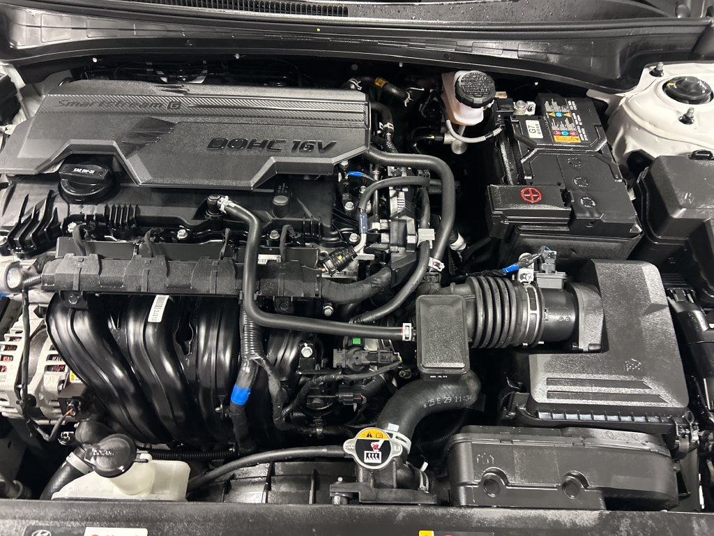 Used 2025 Hyundai Elantra SE FWD image 23