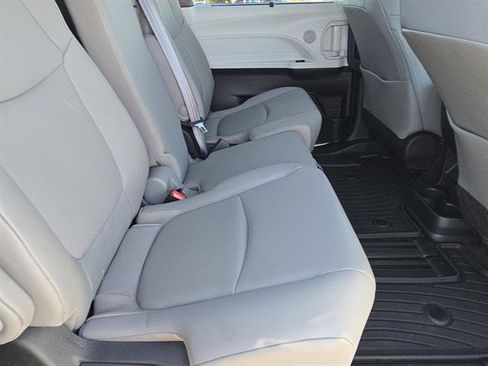 Used 2025 Toyota Sienna XLE image 15