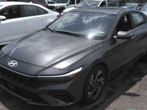 Used 2025 Hyundai Elantra SEL FWD image 1