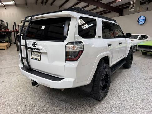 Used 2020 Toyota 4Runner SR5 AWD/4WD image 7