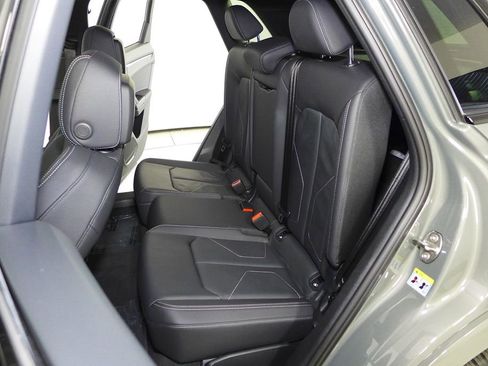 Used 2025 Audi Q3 2.0T Premium w/ Convenience Package AWD/4WD image 21