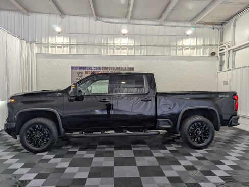 Used 2025 Chevrolet Silverado 2500 LTZ w/ LTZ Plus Package AWD/4WD image 2