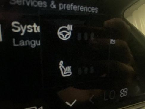 Used 2022 Volvo XC60 B5 Momentum w/ Advanced Package image 23