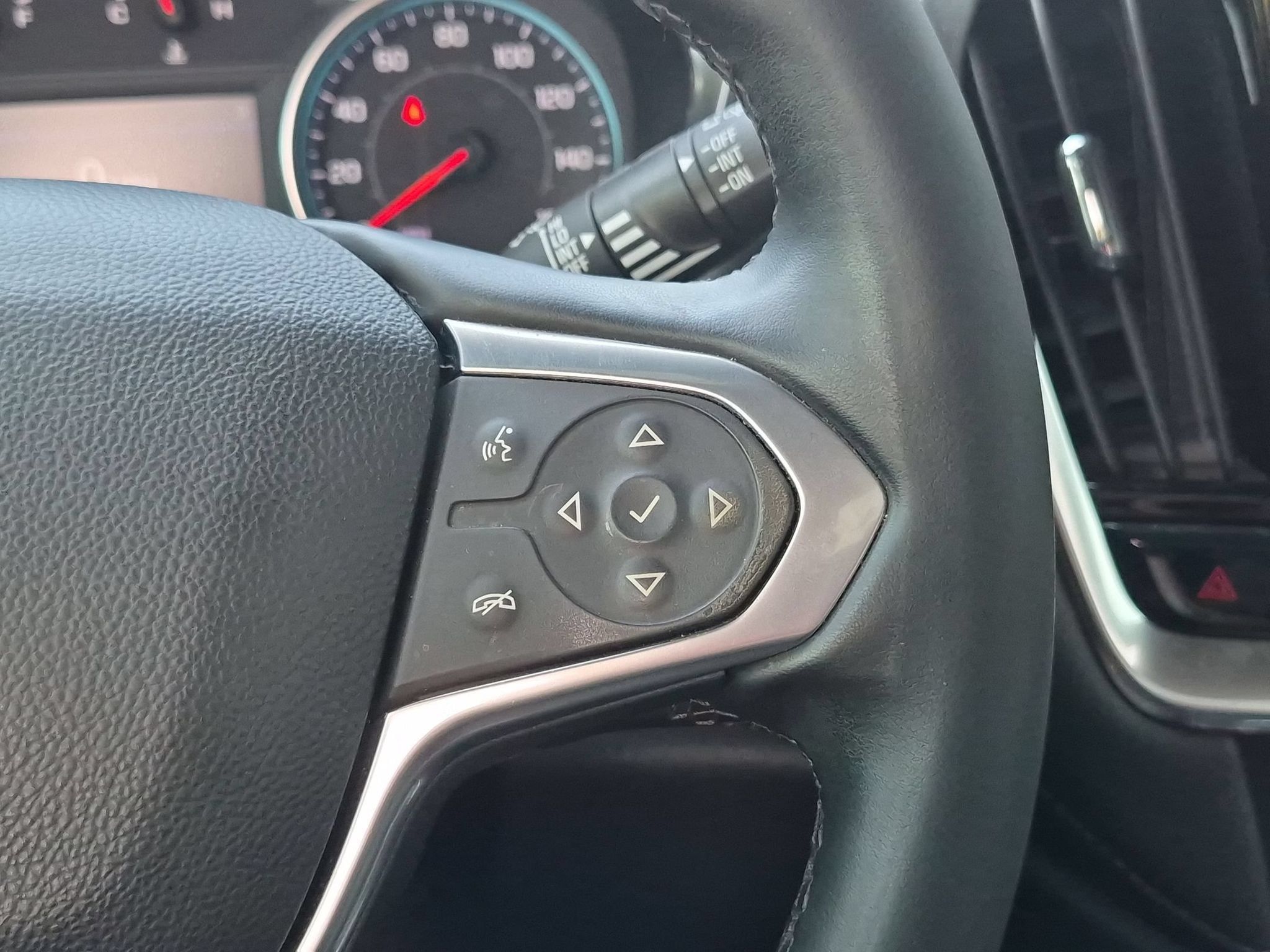 Certified 2023 Chevrolet Traverse LT FWD image 23