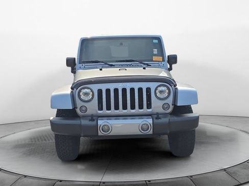 Used 2017 Jeep Wrangler Sahara w/ Connectivity Group AWD/4WD image 8