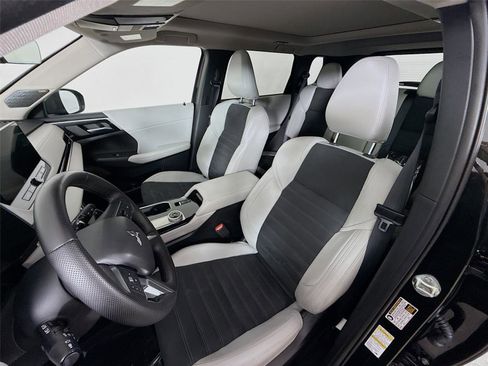 Used 2025 Mitsubishi Outlander SE image 20