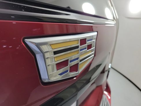 Certified 2025 Cadillac Escalade ESV V AWD/4WD image 7