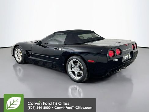 Used 2004 Chevrolet Corvette Convertible w/ Preferred Equipment Group RWD image 10