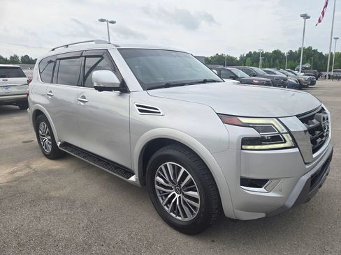 Used 2023 Nissan Armada SL w/ Captain's Chairs Package RWD image 2