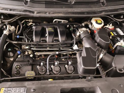 Used 2018 Ford Explorer XLT w/ Equipment Group 202A FWD image 21