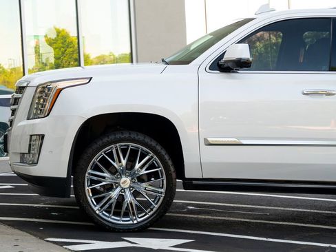Used 2017 Cadillac Escalade Premium Luxury AWD/4WD image 20