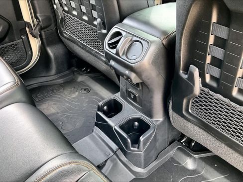 Used 2020 Jeep Gladiator Mojave AWD/4WD image 10
