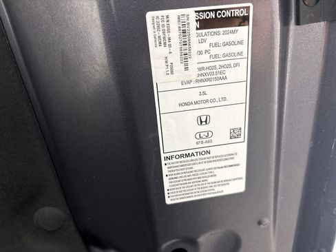 Used 2024 Honda Pilot Touring image 34