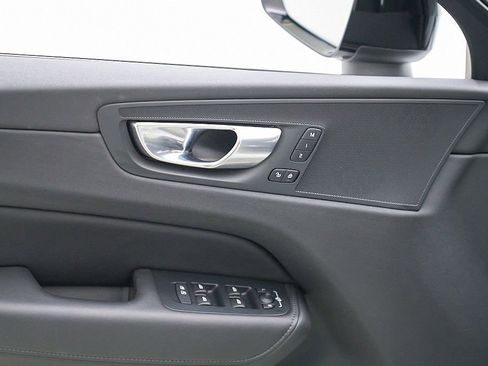 Certified 2025 Volvo XC60 B5 Plus AWD/4WD image 11