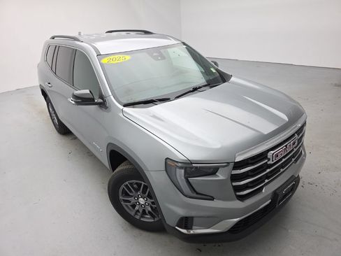 Used 2025 GMC Acadia Elevation AWD/4WD image 2