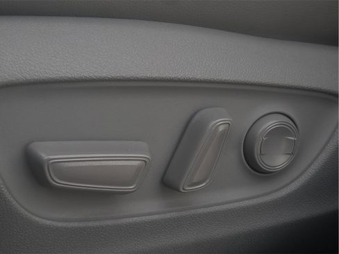 Used 2024 Toyota Highlander Platinum image 21