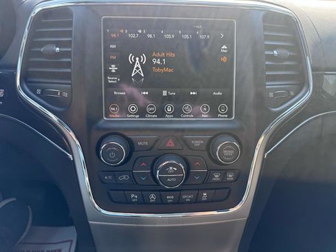 Used 2018 Jeep Grand Cherokee Overland AWD/4WD image 19