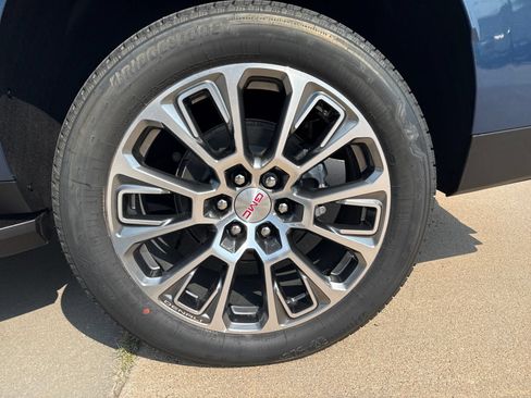 New 2026 GMC Yukon XL Denali w/ LPO, Floor Liner Package AWD/4WD image 27