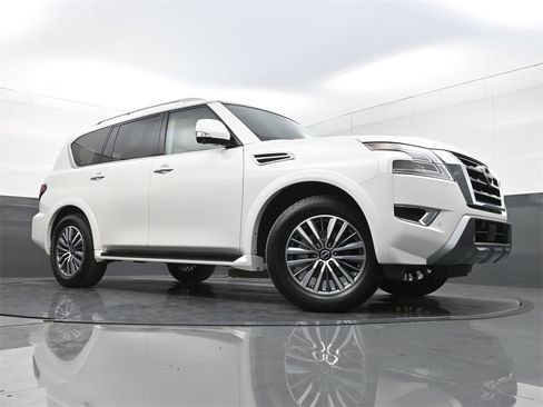 Used 2024 Nissan Armada SL w/ Captain's Chairs Package image 28