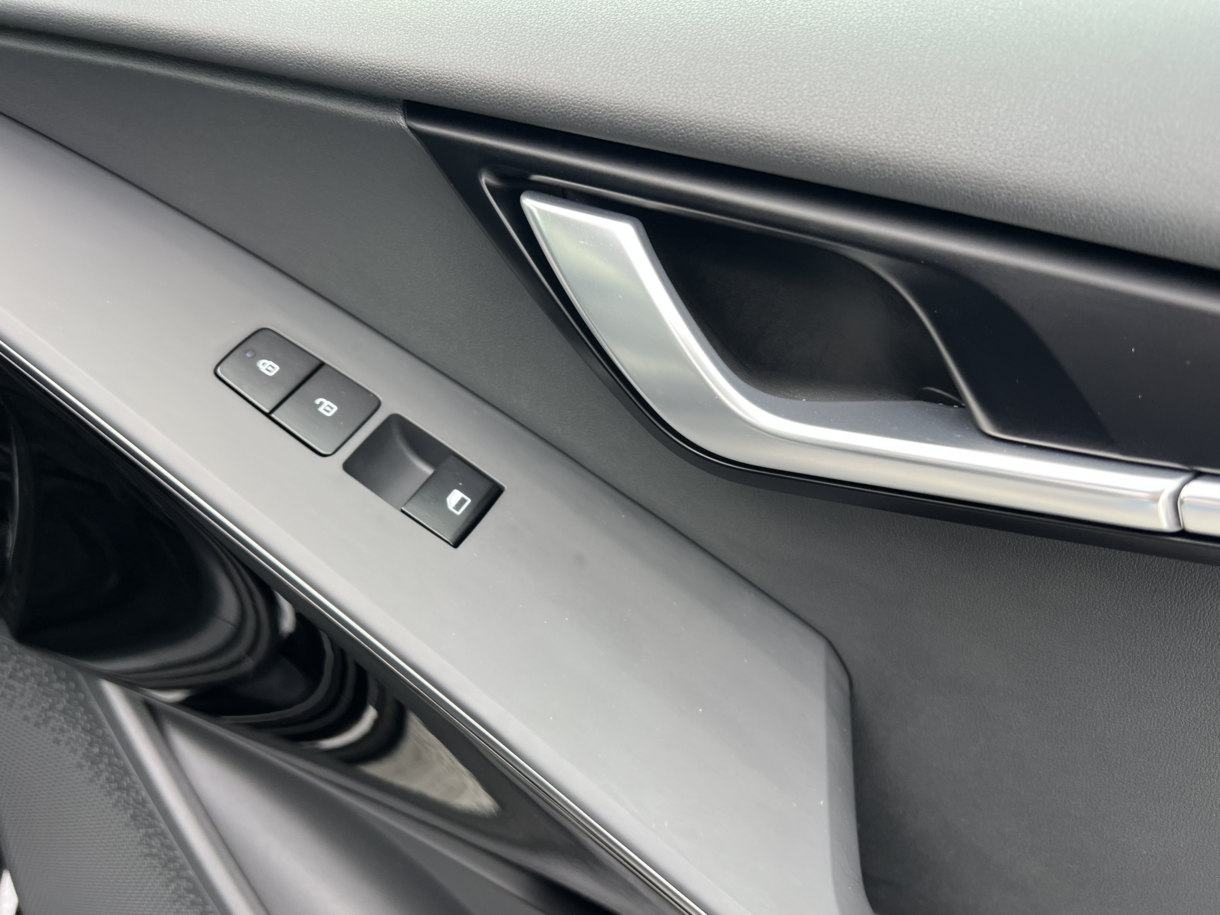 Certified 2025 Kia Niro EX FWD image 16