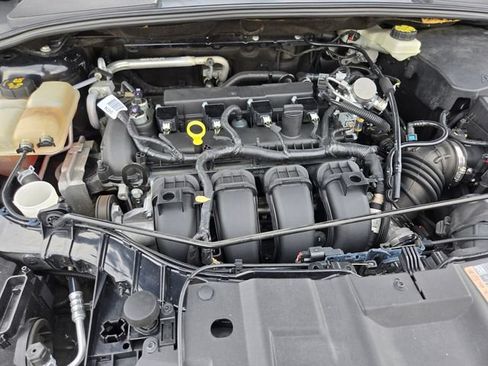 Used 2017 Ford Focus Titanium FWD image 22