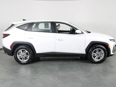 Certified 2025 Hyundai Tucson SE FWD image 15