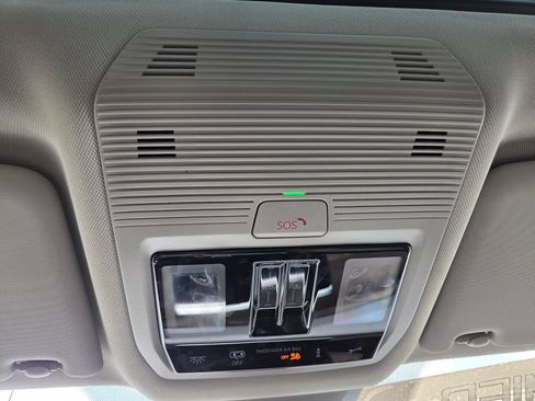 Used 2026 Volkswagen Atlas SE w/ Panoramic Sunroof Package FWD image 18
