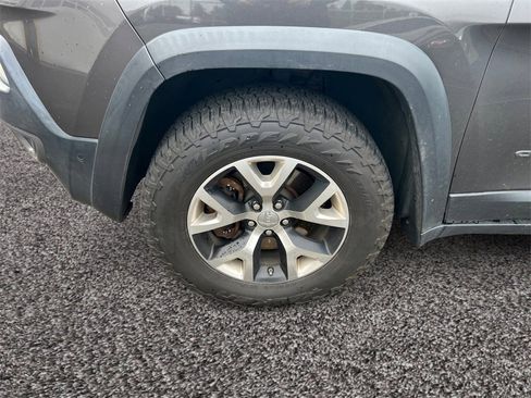 Used 2014 Jeep Cherokee Trailhawk w/ Technology Group image 9