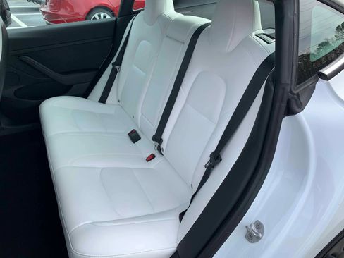 Used 2023 Tesla Model 3 Standard Range image 3