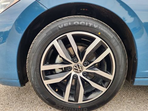 Certified 2025 Volkswagen Jetta SE FWD image 7