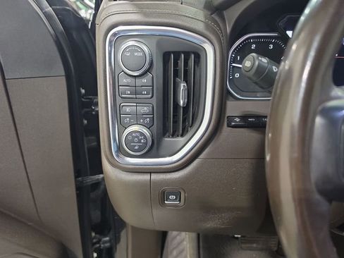 Used 2022 GMC Sierra 3500 Denali w/ Denali Ultimate Package AWD/4WD image 14