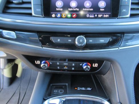 Used 2023 Buick Enclave Essence image 23