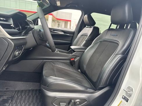 Used 2024 Jeep Grand Cherokee Trailhawk image 20