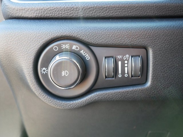 Used 2026 Chrysler Pacifica Limited FWD image 25