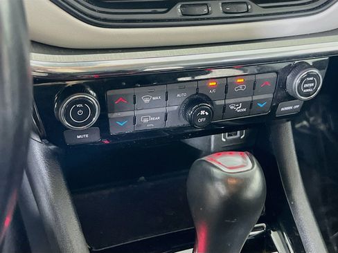 Used 2022 Jeep Compass Limited w/ Sun and Sound Group AWD/4WD image 15