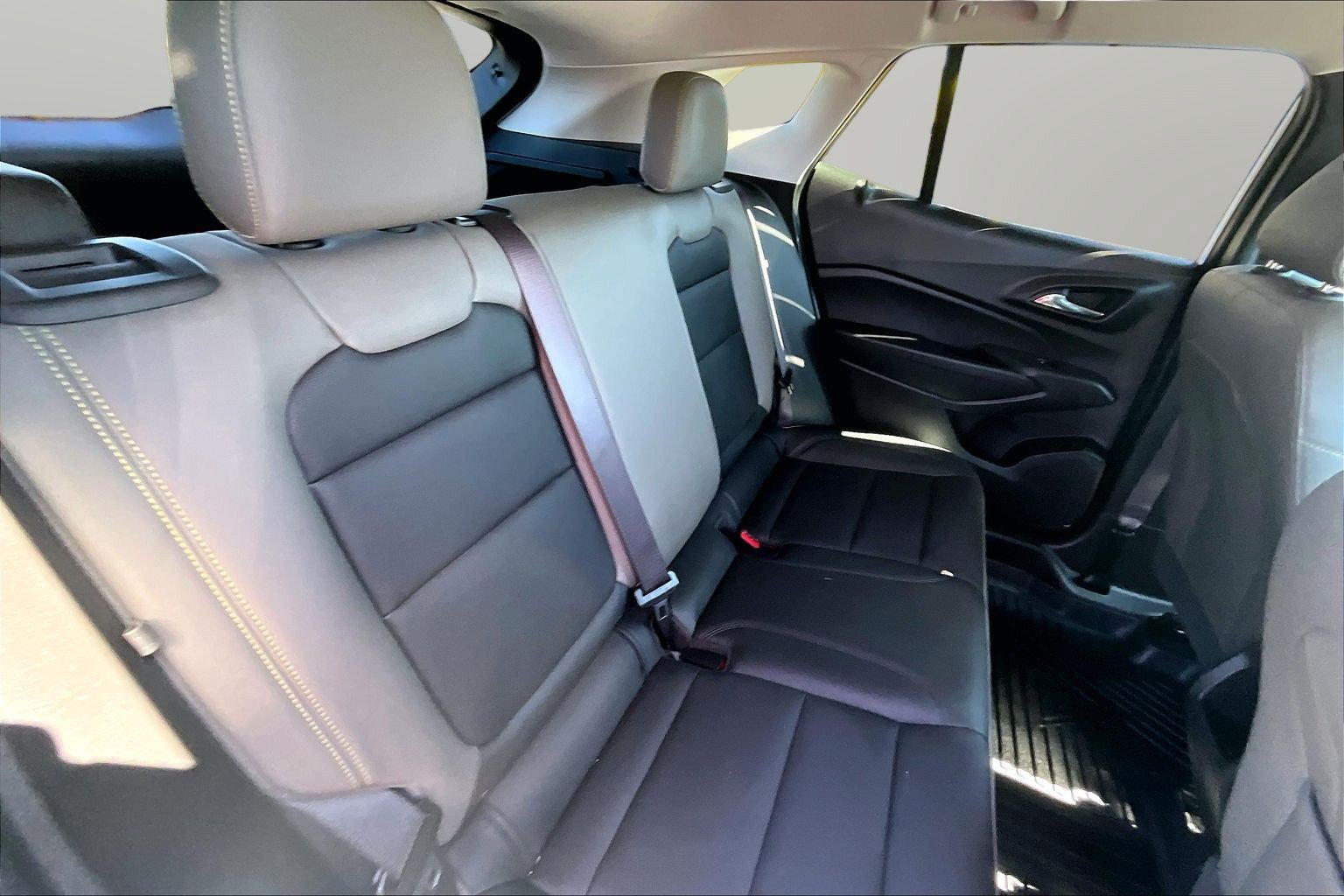 Used 2025 Chevrolet Trax ACTIV FWD image 17