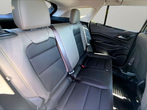 Used 2025 Chevrolet Trax ACTIV FWD image 17