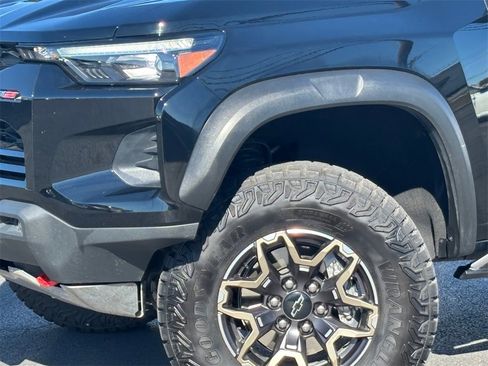 Used 2024 Chevrolet Colorado ZR2 w/ ZR2 Convenience Package III image 3