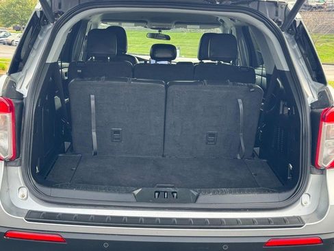 Used 2023 Ford Explorer XLT w/ Equipment Group 202A image 4