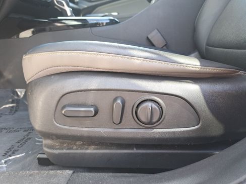 Used 2025 Chevrolet Trax ACTIV w/ Sunroof Package FWD image 28