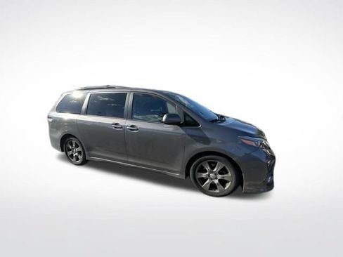 Used 2017 Toyota Sienna SE Premium FWD image 10