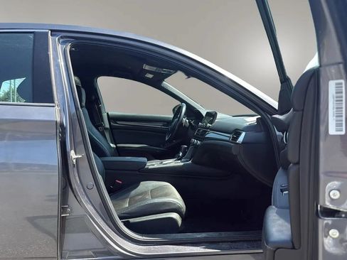 Used 2019 Honda Accord Sport image 9