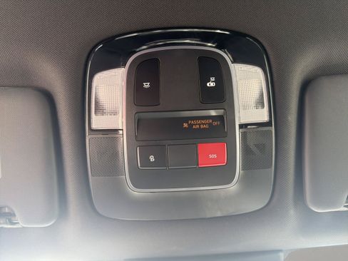 Used 2023 Hyundai Santa Cruz SEL AWD/4WD image 16