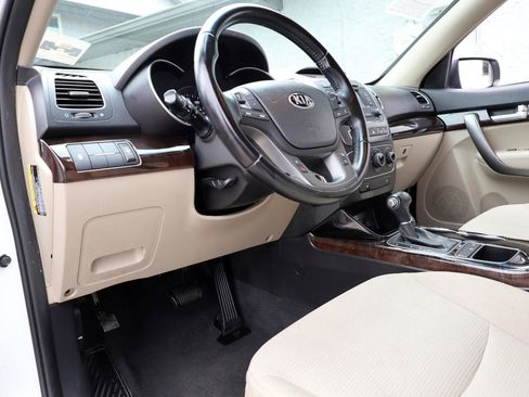 Used 2015 Kia Sorento LX image 38
