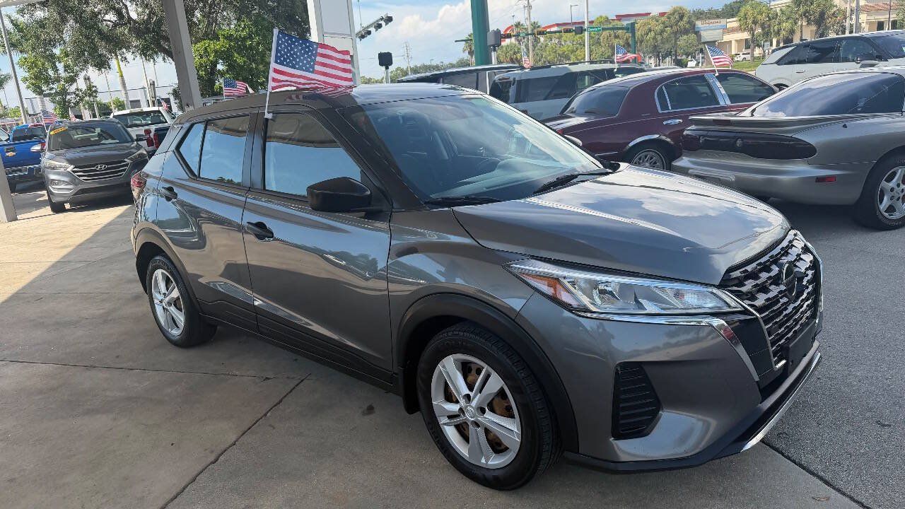 Used 2021 Nissan Kicks S FWD image 3